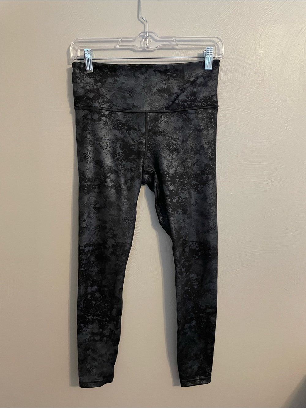 Athleta Elation Misty Lace Tight grey and black pattern Size Small